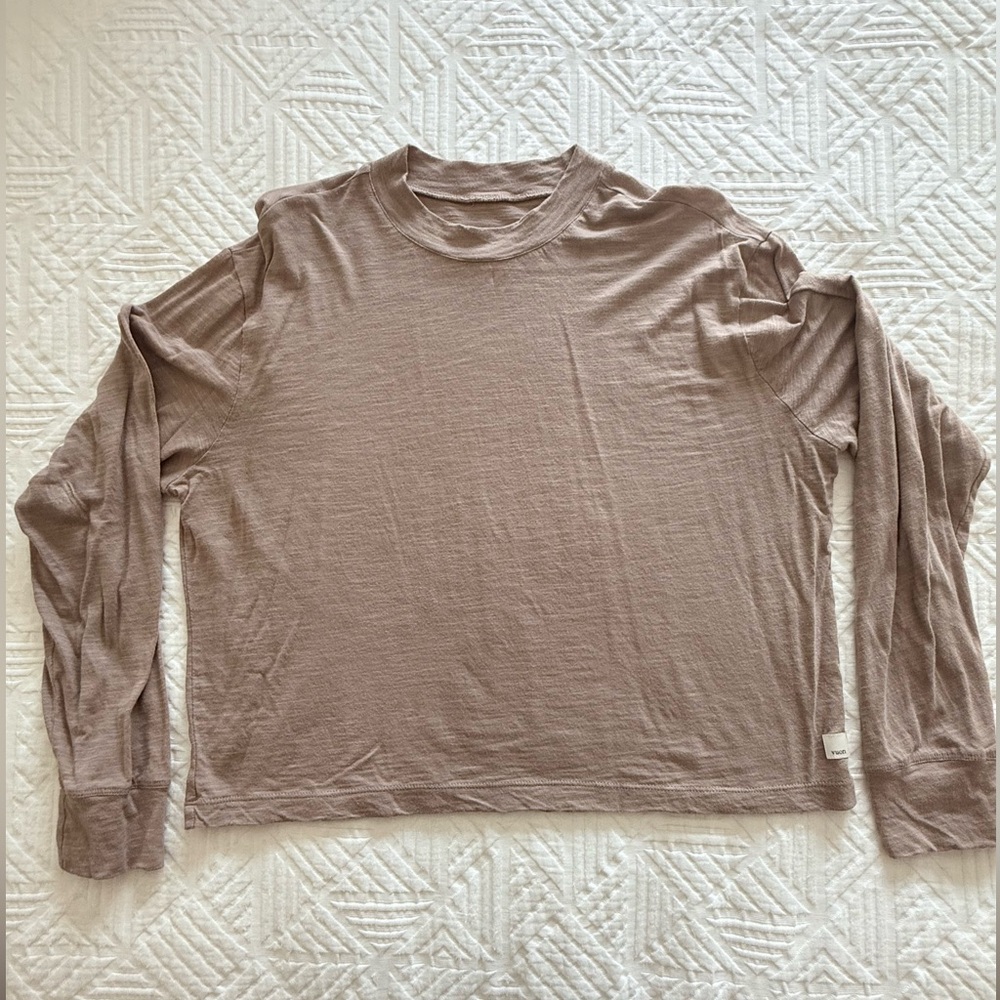 Vuori Sundown Slub Long Sleeve Crop Tee in Taupe